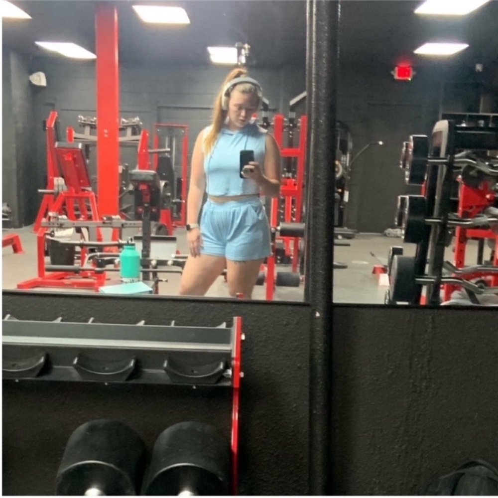 NWOT Blue hooded crop top vest and shorts with pockets workout lounge set - Picture 3 of 11